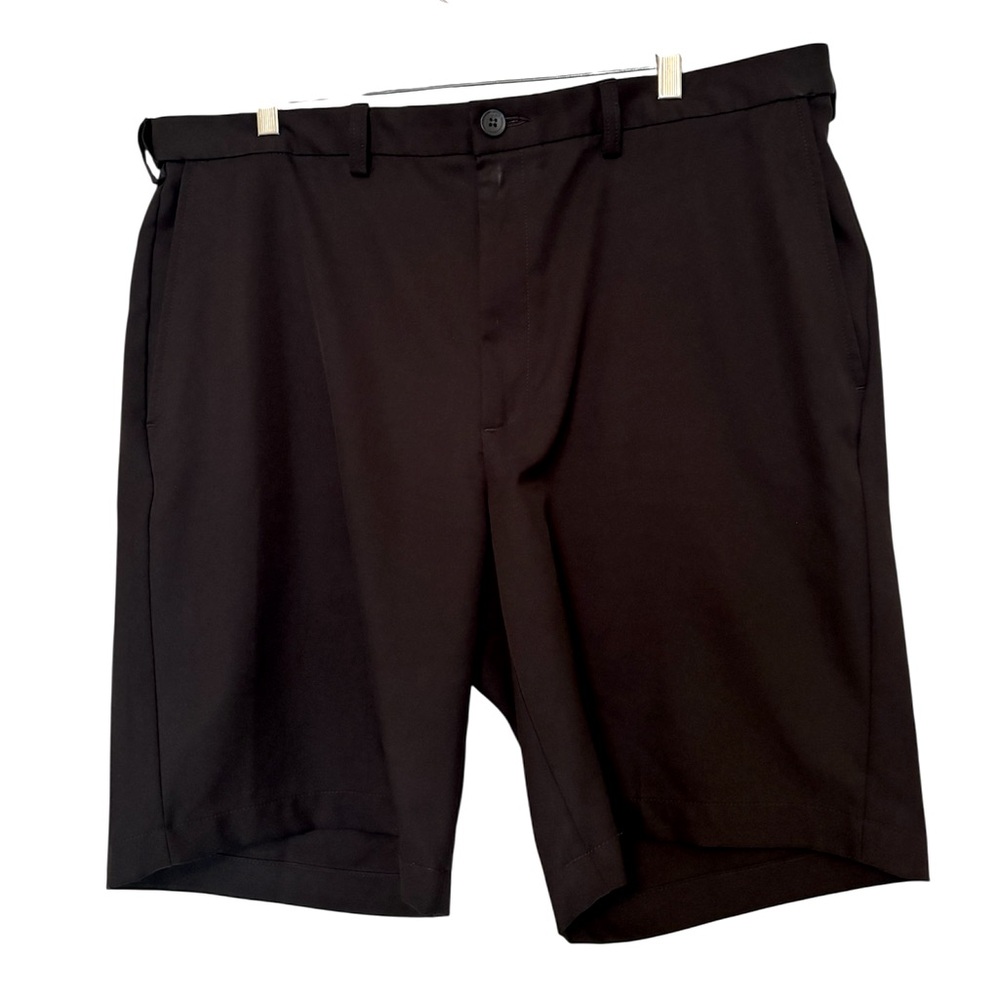 HAGGAR Men’s Black Expandable Waist Dress/Golf Shorts Size 40